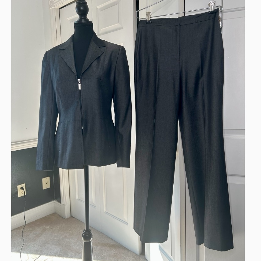 Melanie Lyne By D’oraz Blazer And Pant Suit In A Dark Denim Colour